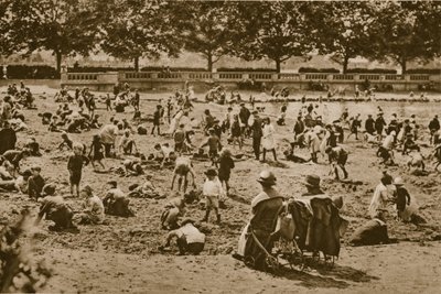 The beach without a sea: building sand-castles, Bishops Park by English Photographer